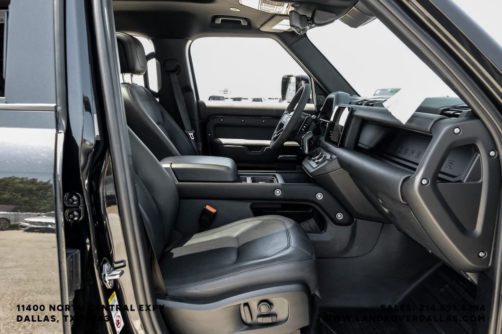 Used 2024 Black Land Rover V8 image 35