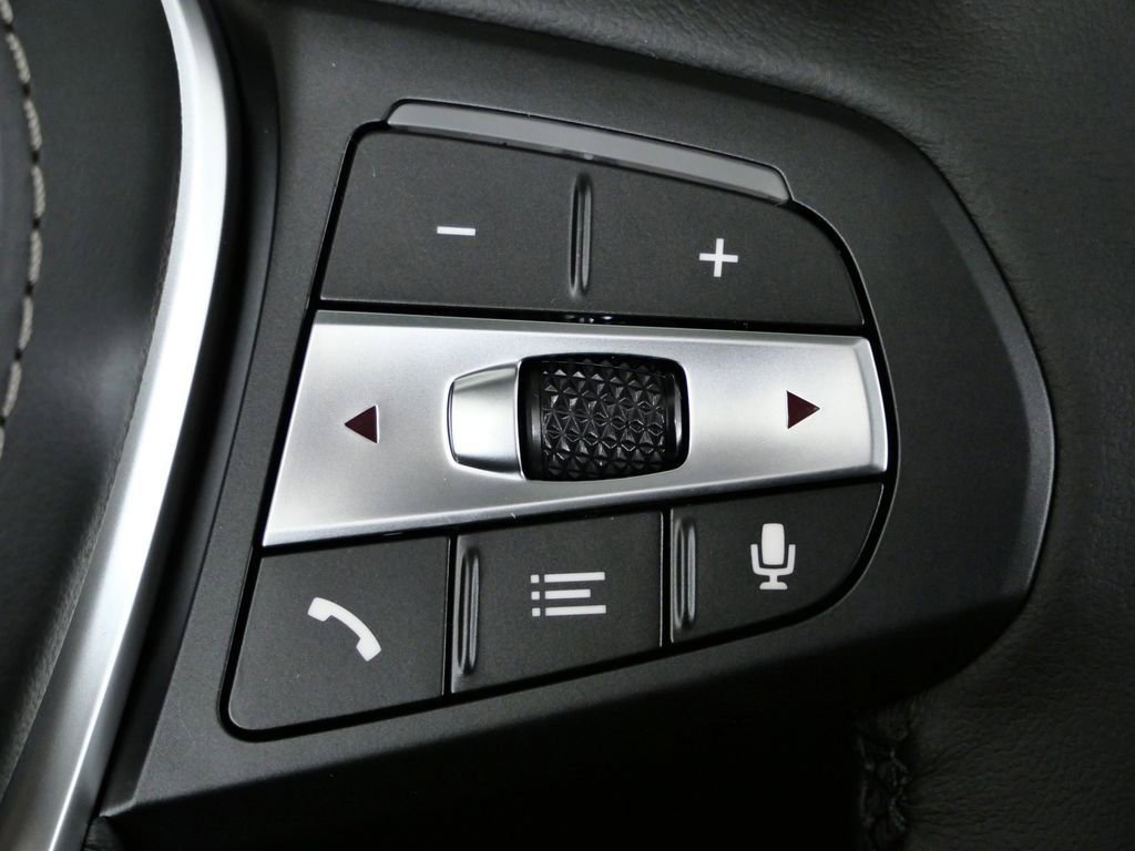 Used 2026 Mineral White Metallic BMW xDrive40i image 43