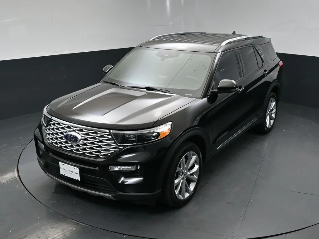 Used 2021 Black Metallic Ford Platinum image 37