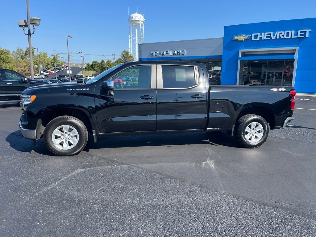2023 Chevrolet Silverado 1500 LT photo 2