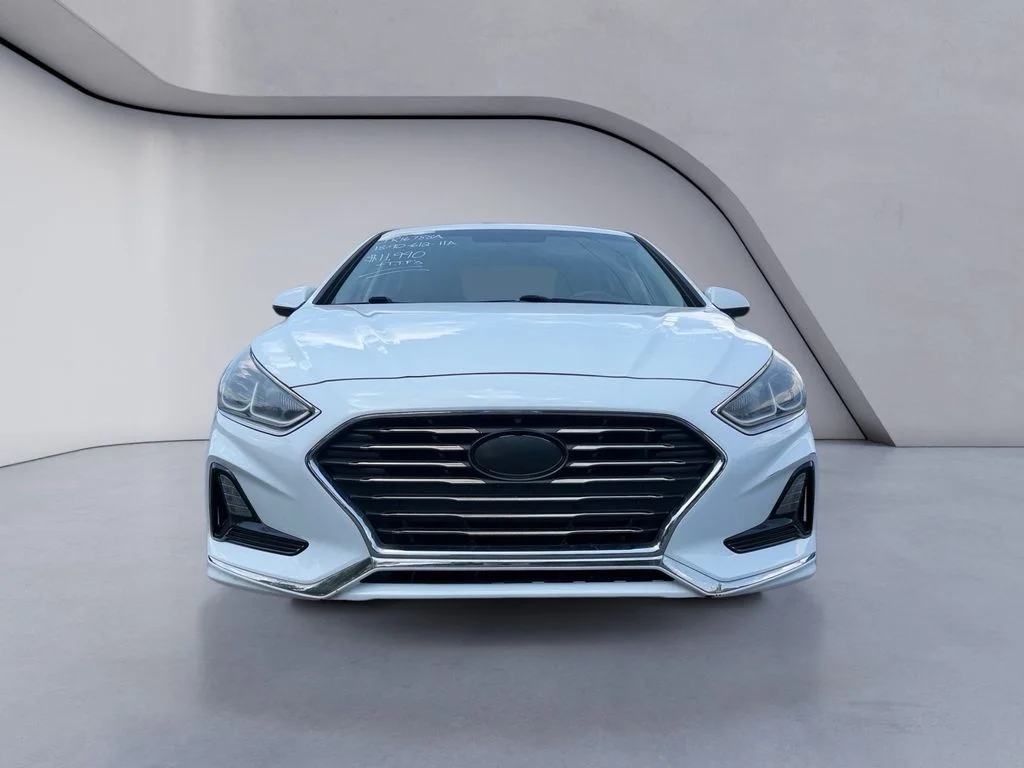 Used 2018 Quartz White Pearl Hyundai SE image 8
