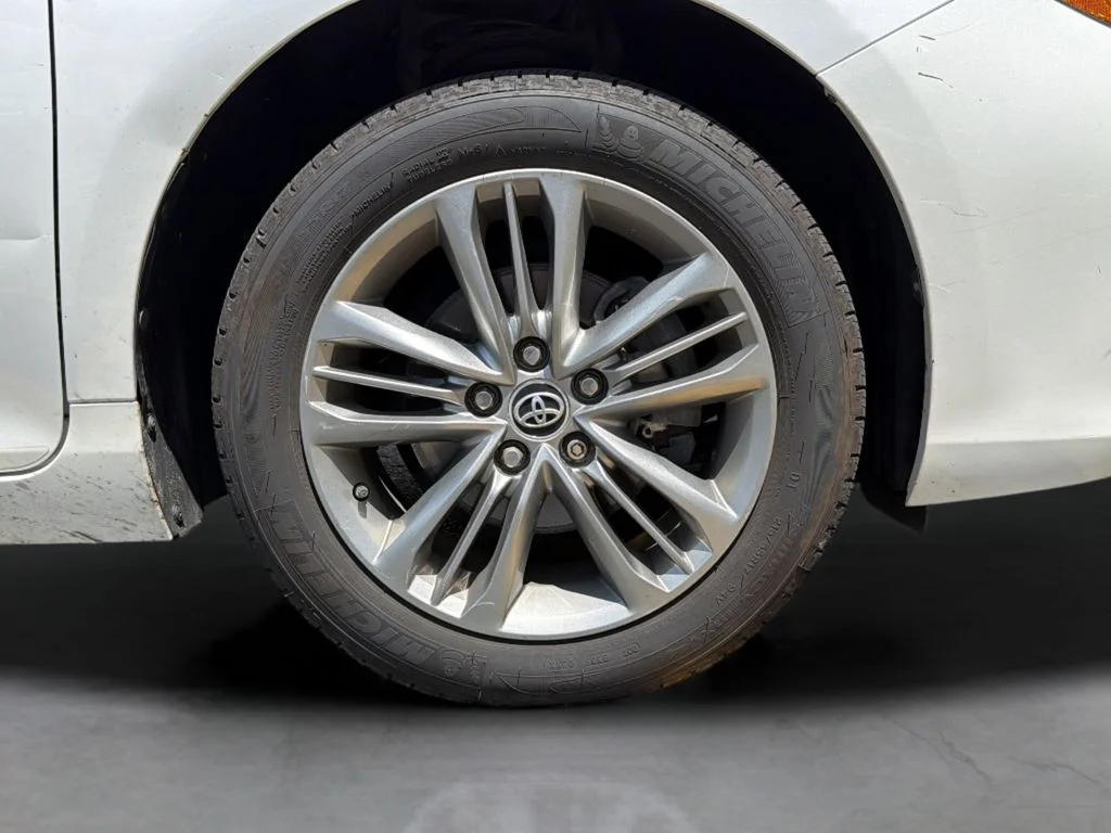 Used 2016 White Toyota SE image 15