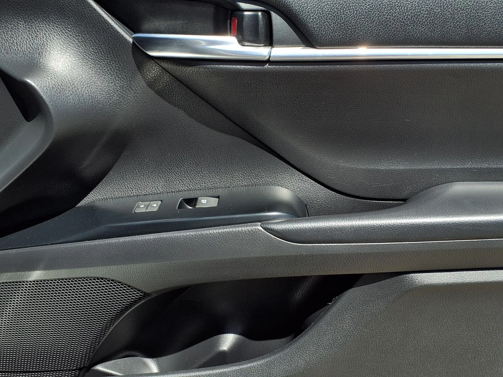 Used 2020 White Toyota SE Nightshade image 25