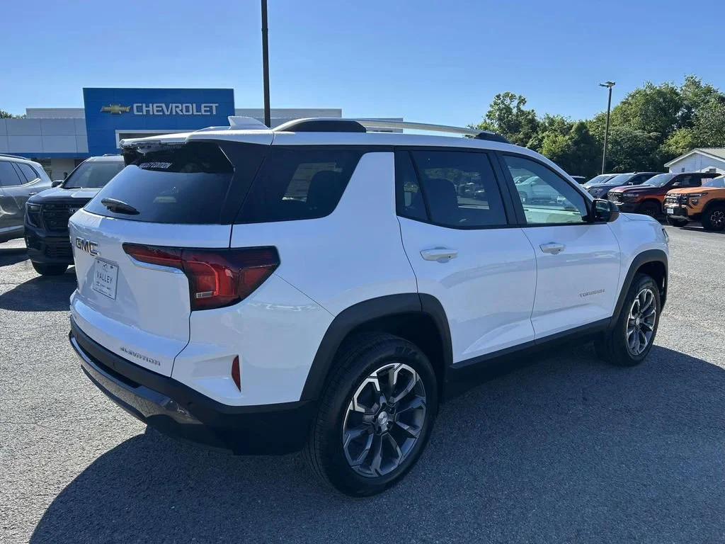 New 2026 Summit White GMC Elevation image 4