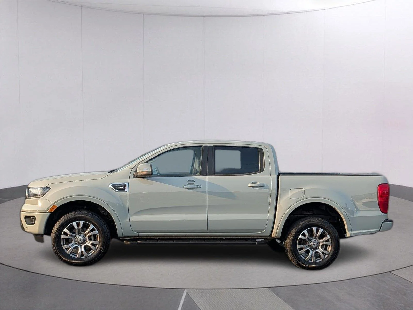 Used 2022 Cactus Gray Ford LARIAT image 2