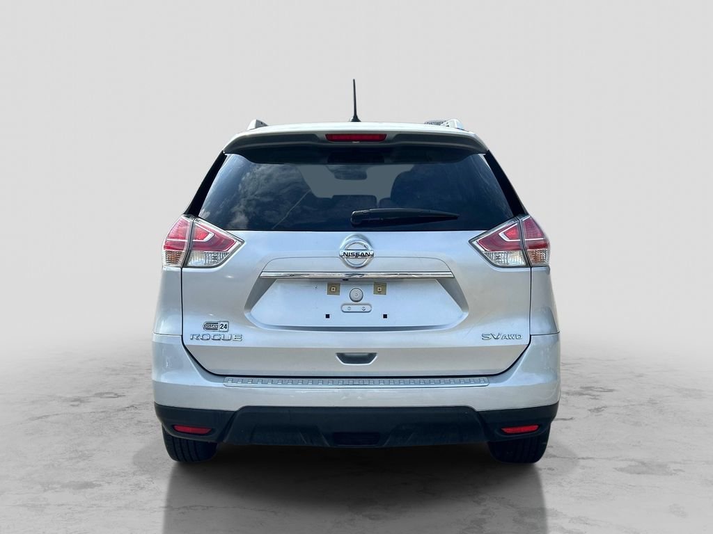 Used 2015 Silver Nissan SV image 4