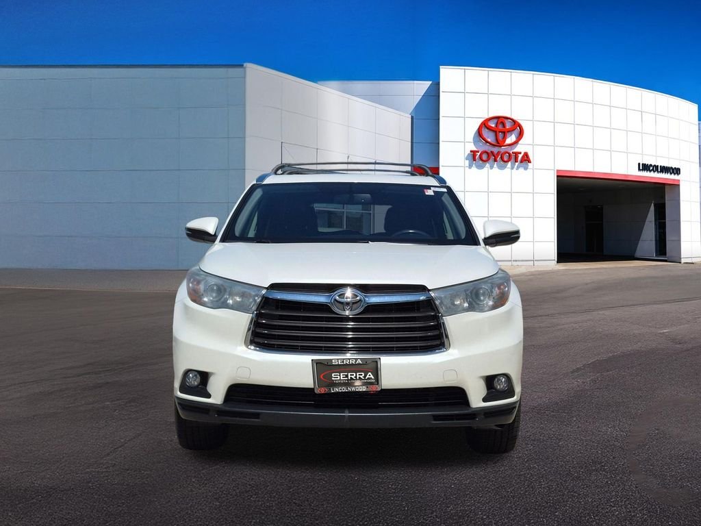 Used 2016 White Toyota XLE V6 image 4