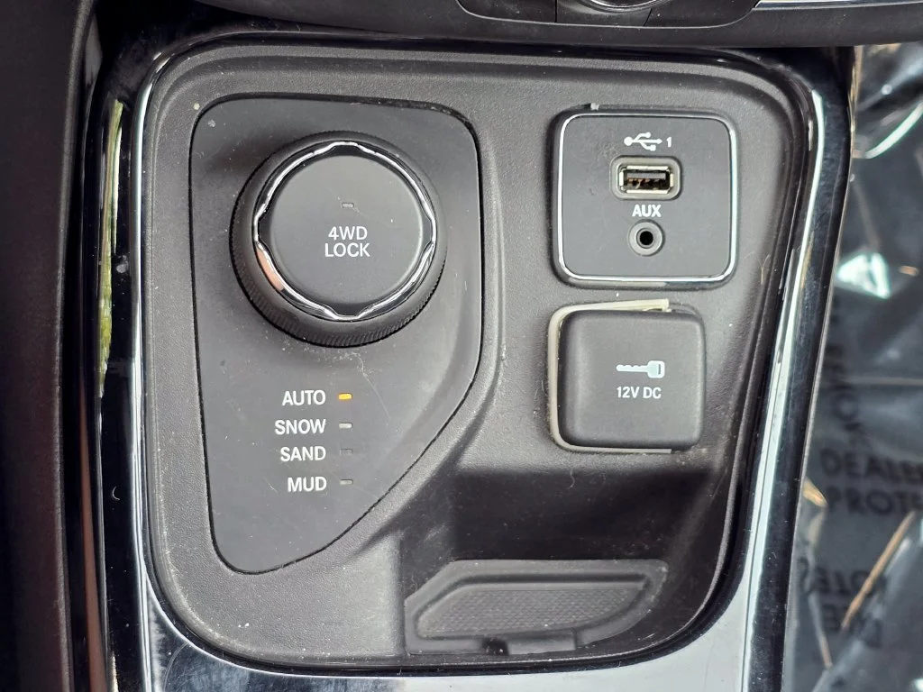 Used 2020 Blue Jeep Limited image 36