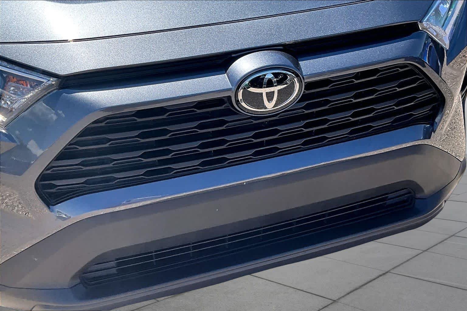 Used 2021 Magnetic Gray Metallic Toyota XLE image 26