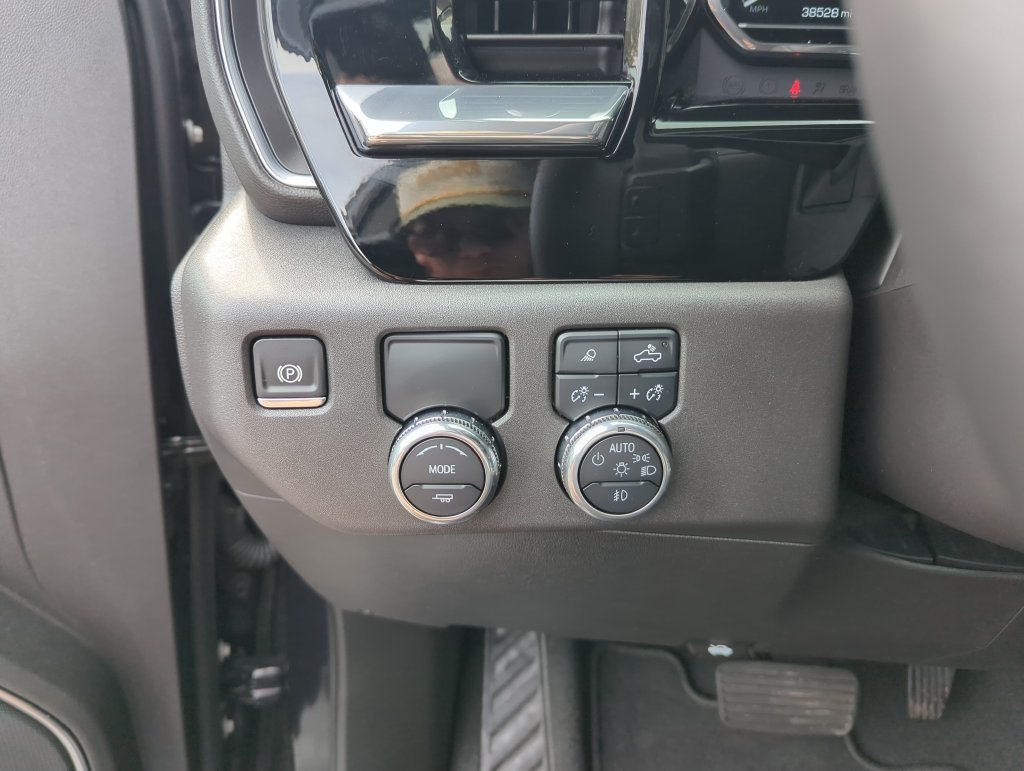 Used 2024 Silver GMC SLT image 19