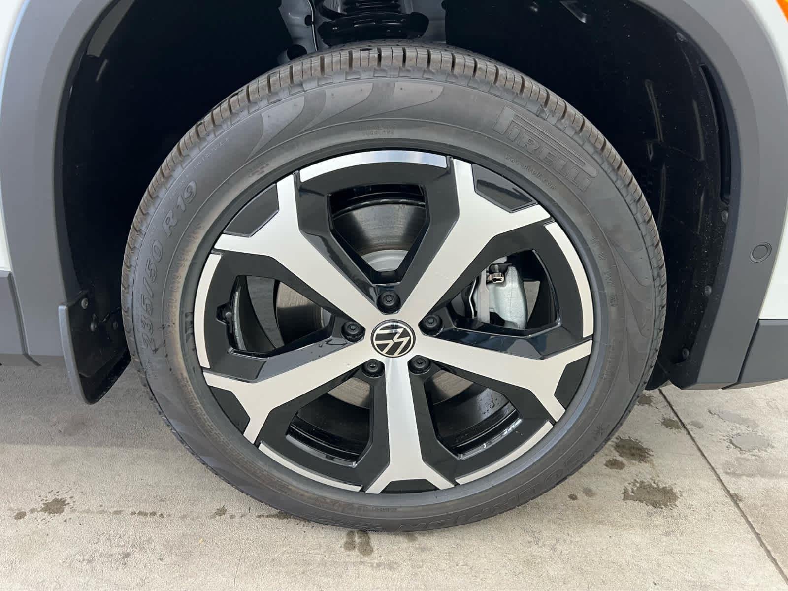 New 2026 Pure White Volkswagen SE image 8