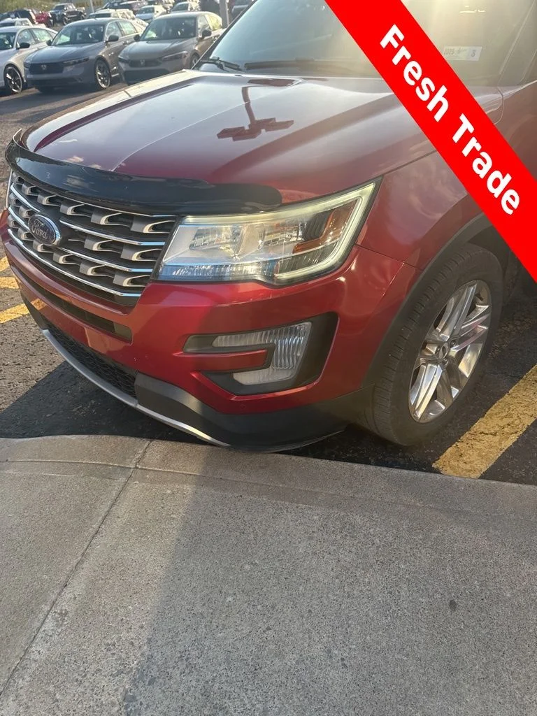 Used 2017 Red Ford XLT image 1
