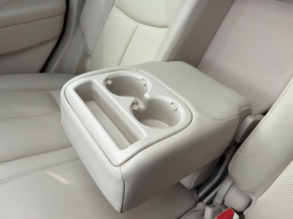 Used 2019 White Nissan SL image 37