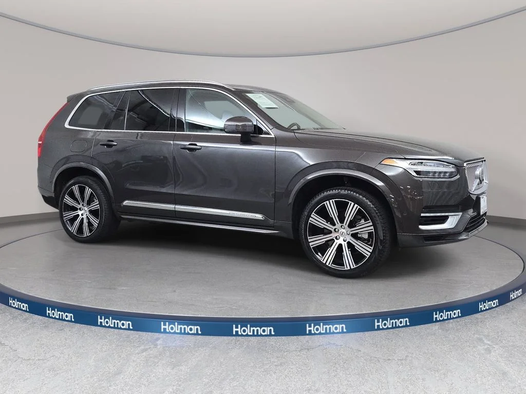 Used 2024 Platinum Gray Metallic Volvo T8 Plus 6 Passenger image 4