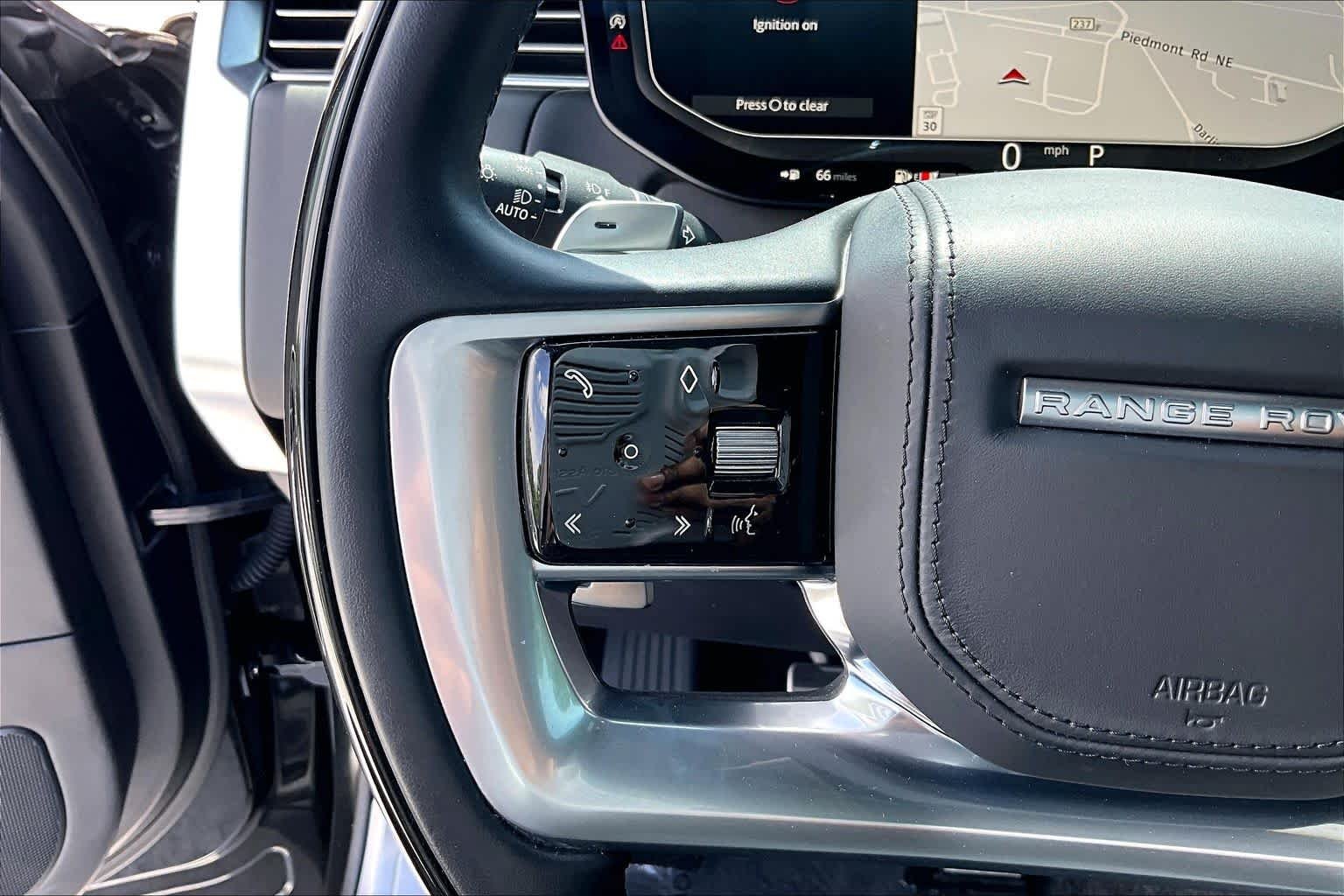 Used 2023 Ligurian Black SV Bespoke Ultra Metallic Sat Land Rover Autobiography image 23