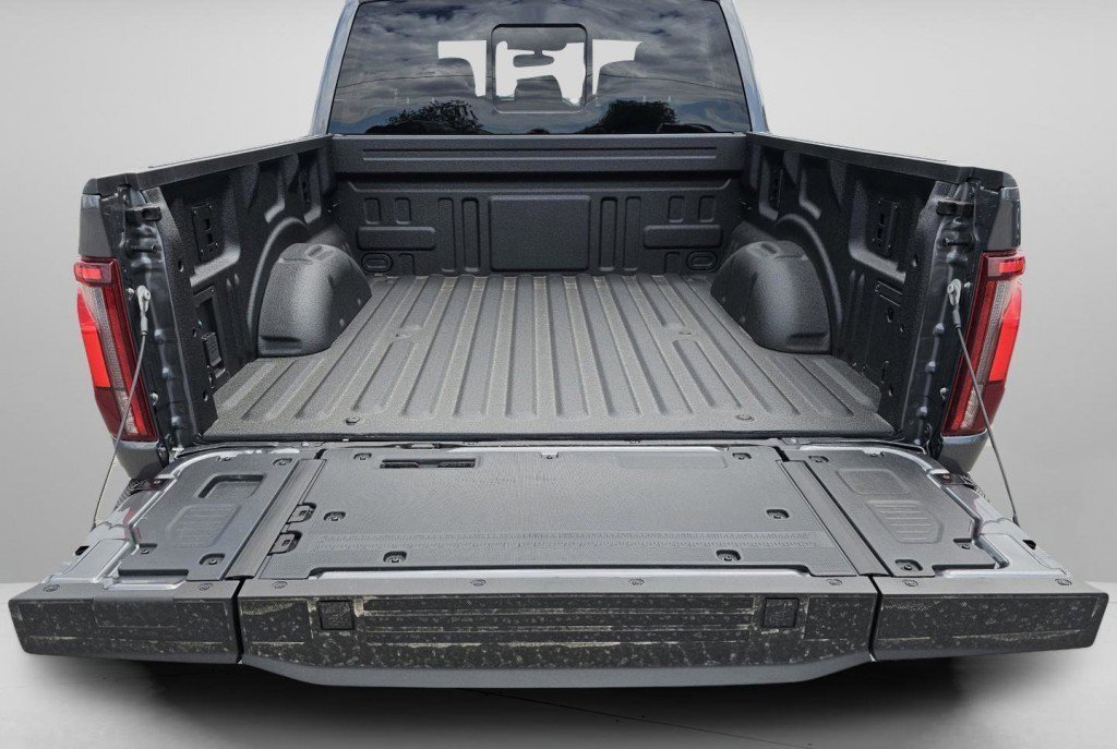 New 2026 Carbonized Gray Metallic Ford Tremor image 28