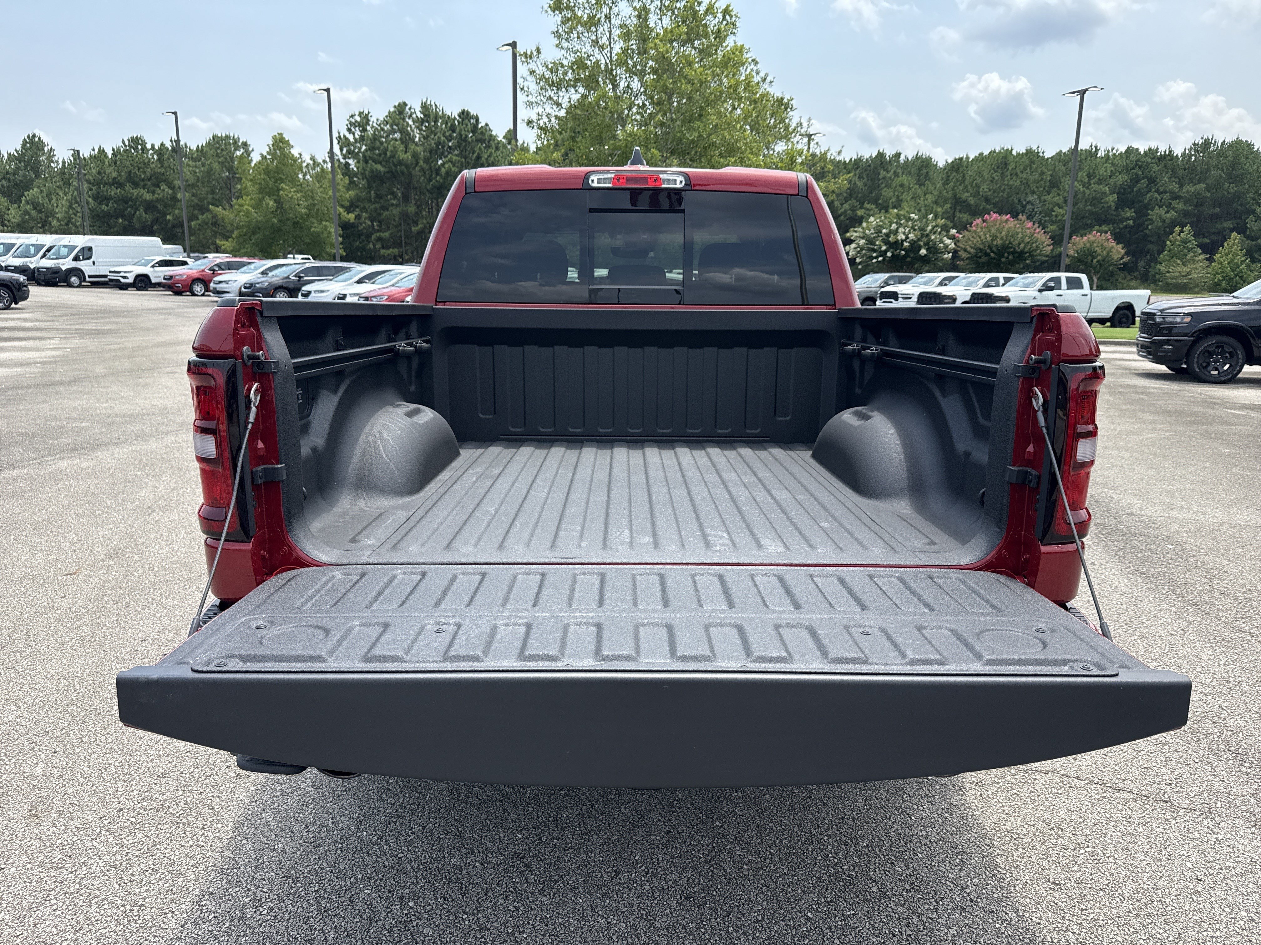 New 2026 Molten Red Pearl-Coat Exterior Paint RAM Big Horn/Lone Star image 18