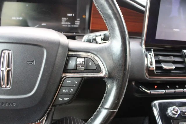 Used 2019 White Lincoln Reserve image 12
