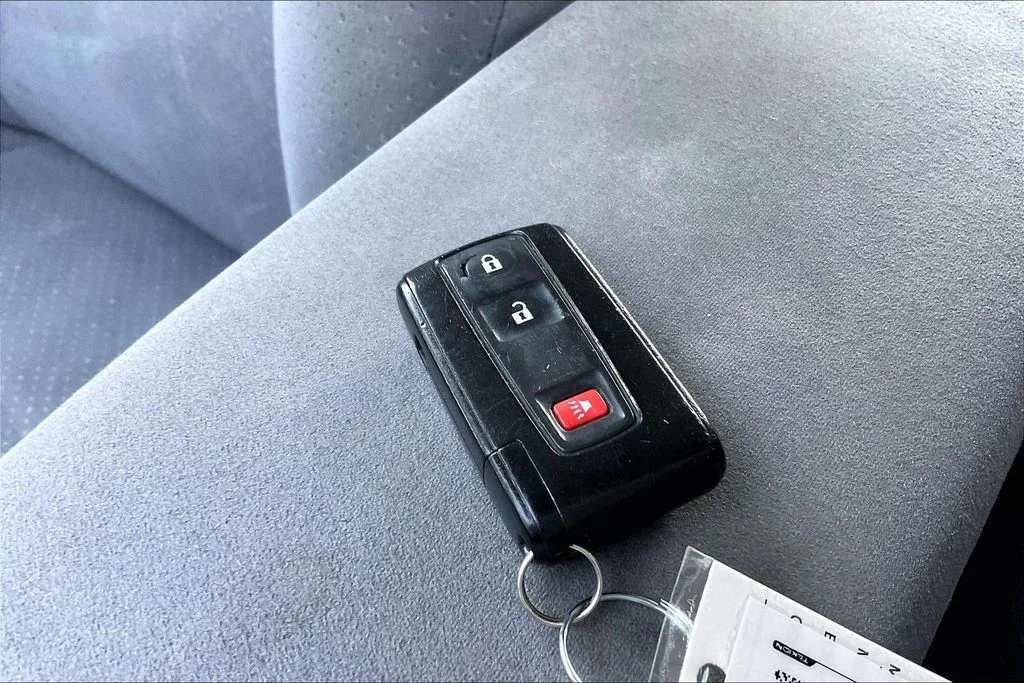 Used 2008 Silver Toyota Base image 11