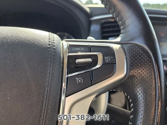 Used 2018 White Mitsubishi SEL image 28