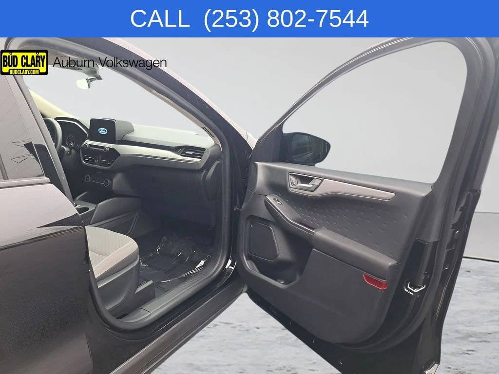 Used 2020 Black Ford SE image 17
