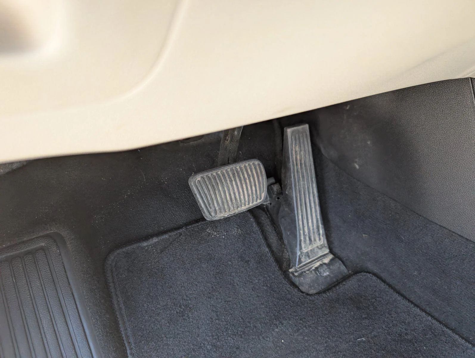 Used 2023 Ebony Black Kia EX image 16