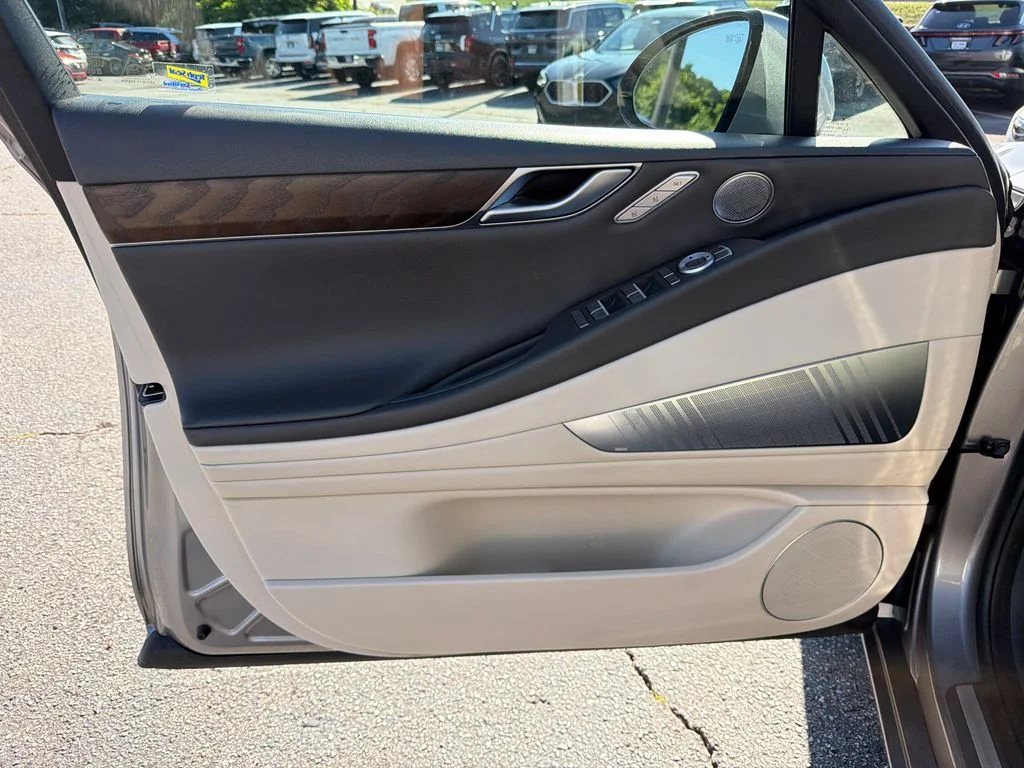 Used 2023 Silver Genesis 2.5T image 10