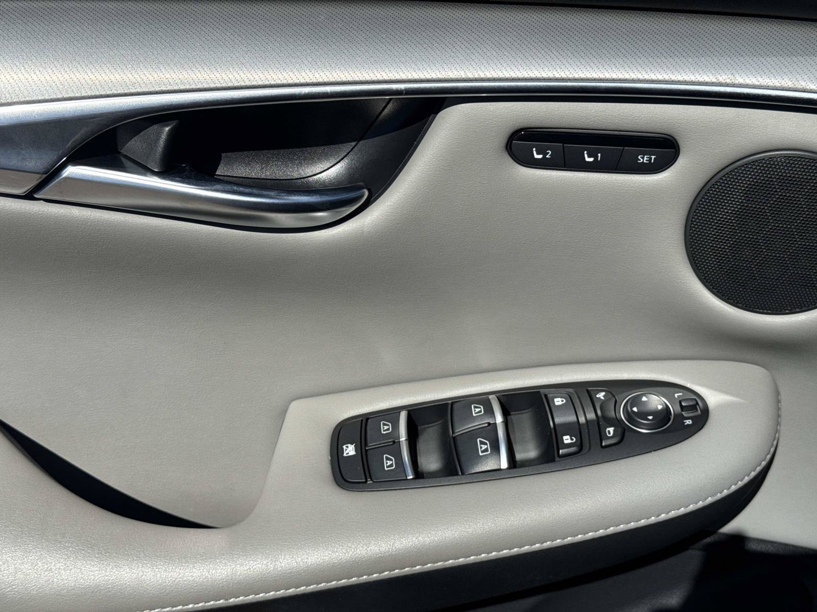 Used 2023 Gray INFINITI LUXE image 21