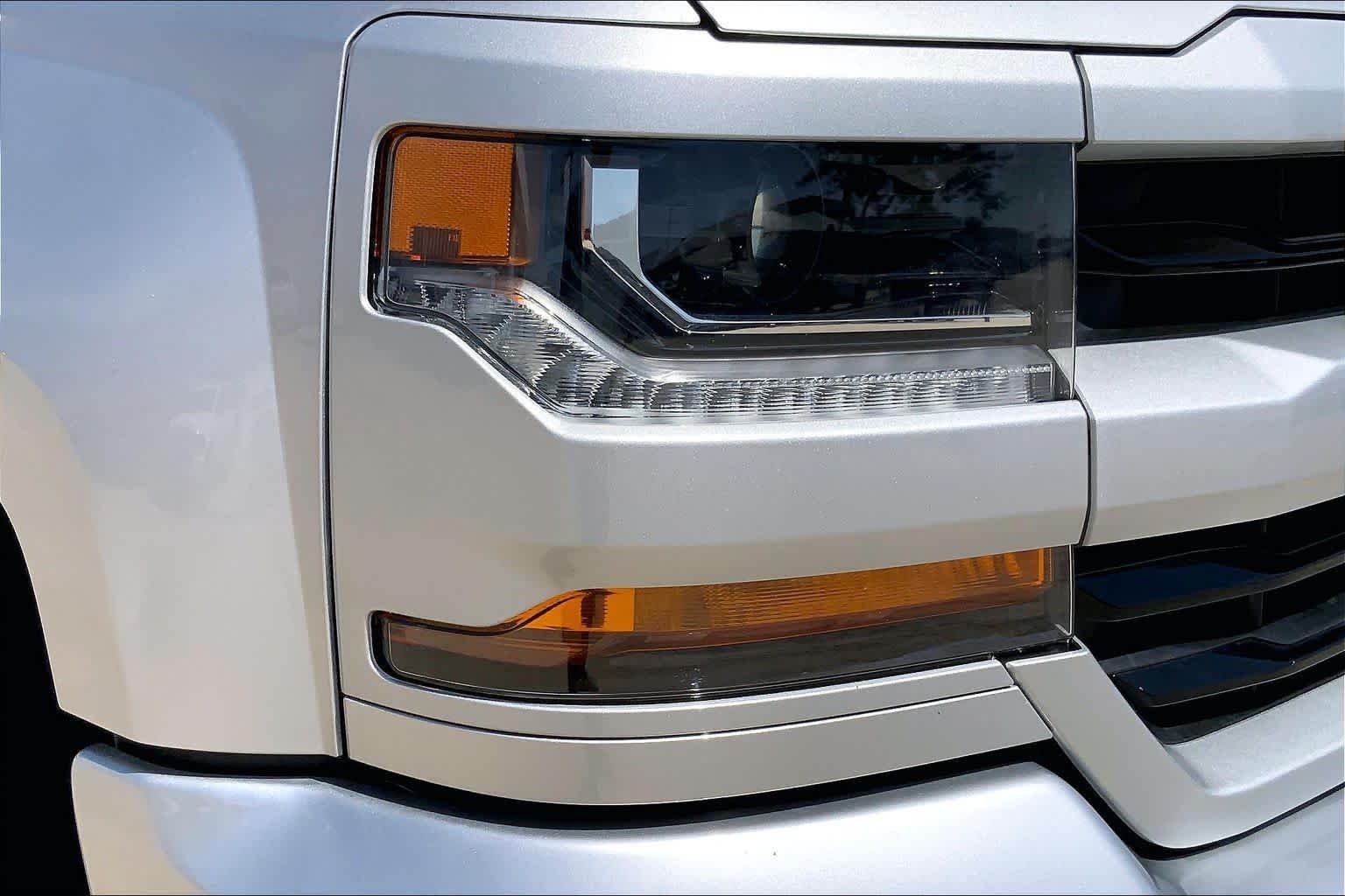 Used 2018 Silver Ice Metallic Chevrolet LT image 28