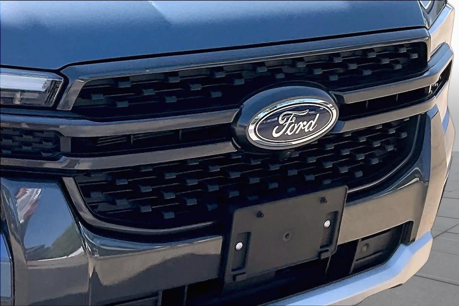 Used 2024 Azure Gray Metallic Tri-Coat Ford LARIAT image 29