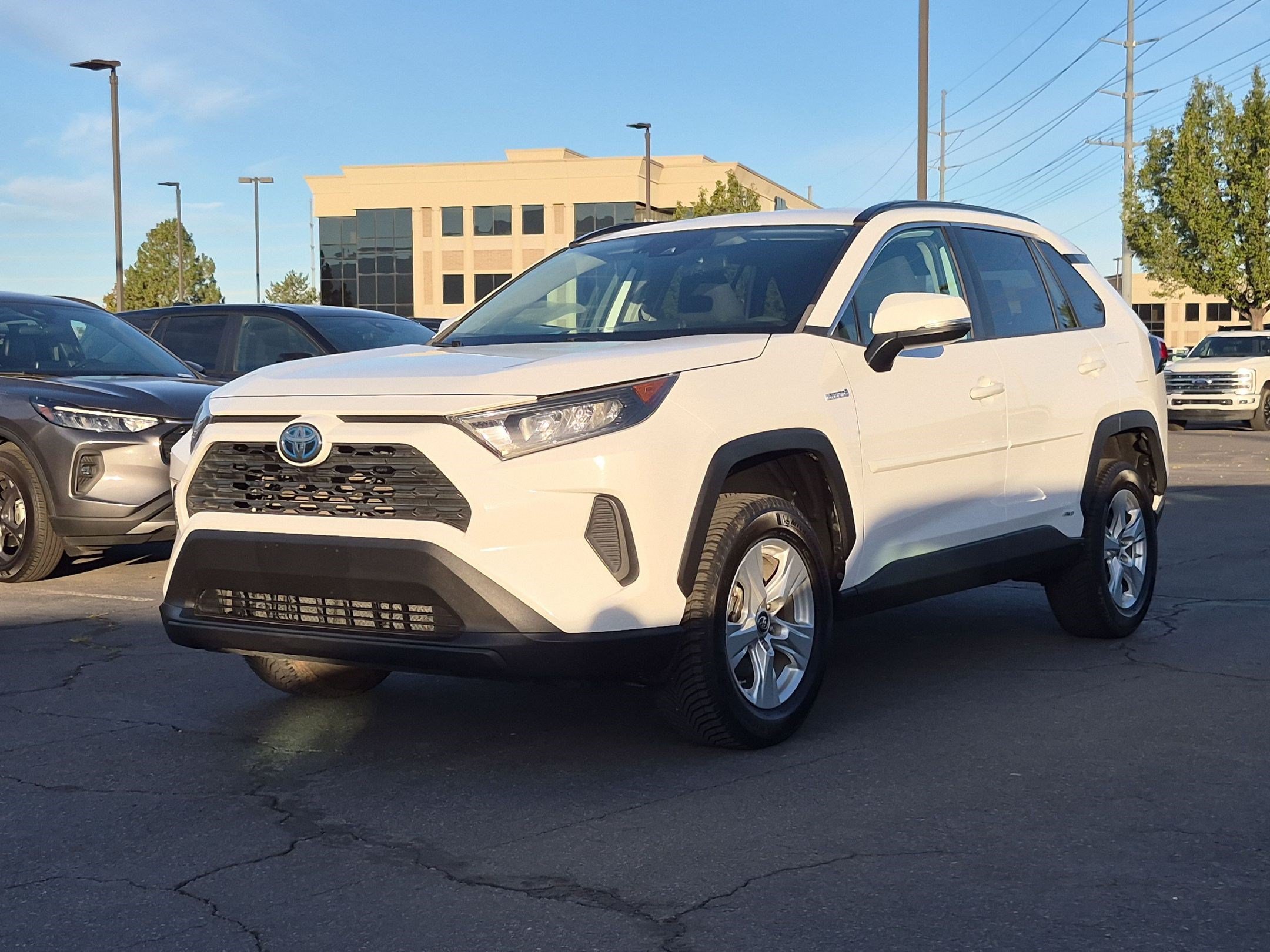 Used 2019 Super White Toyota Hybrid LE image 8