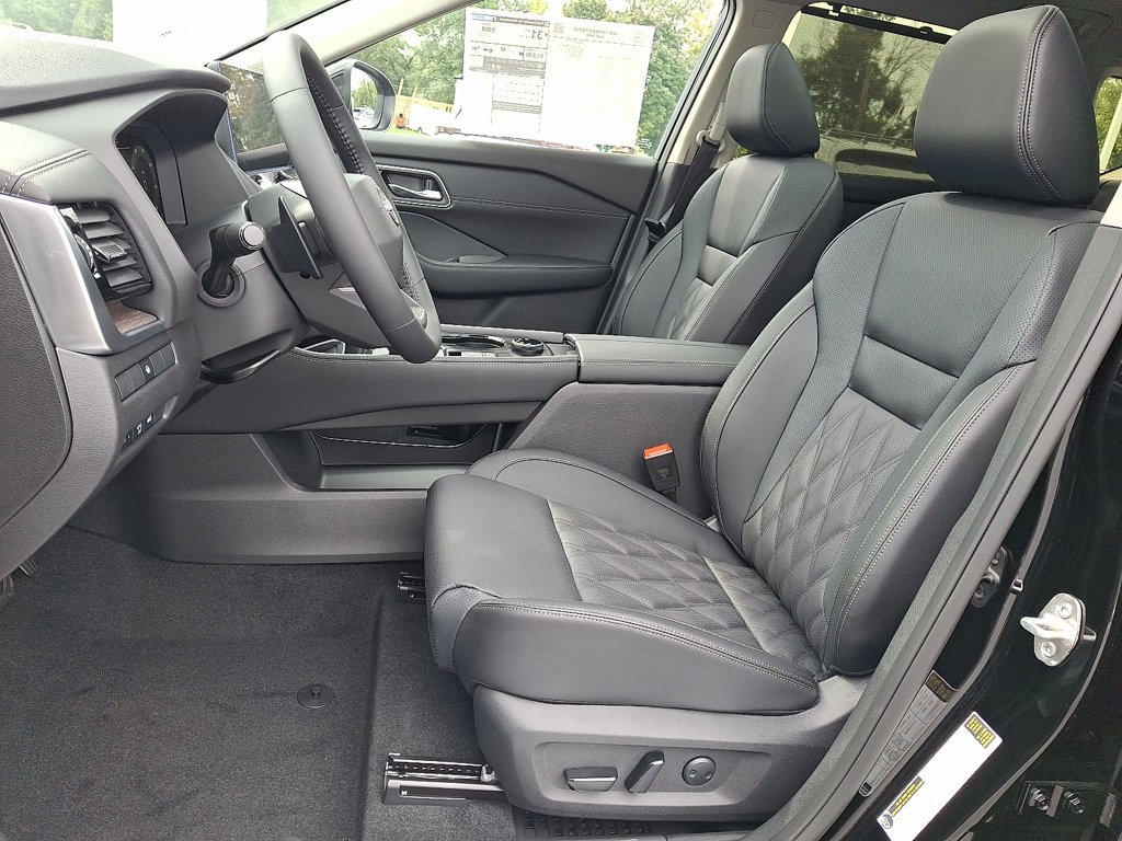 New 2026 Black Nissan Platinum image 9