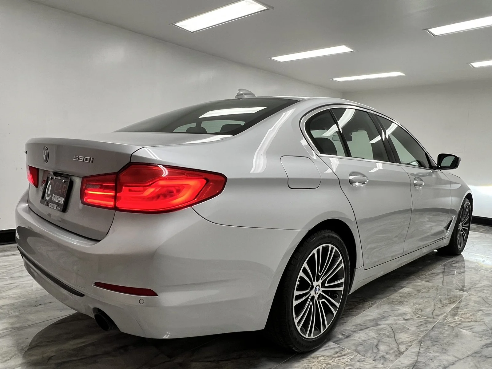Used 2019 Glacier Silver Metallic BMW 530i xDrive image 9