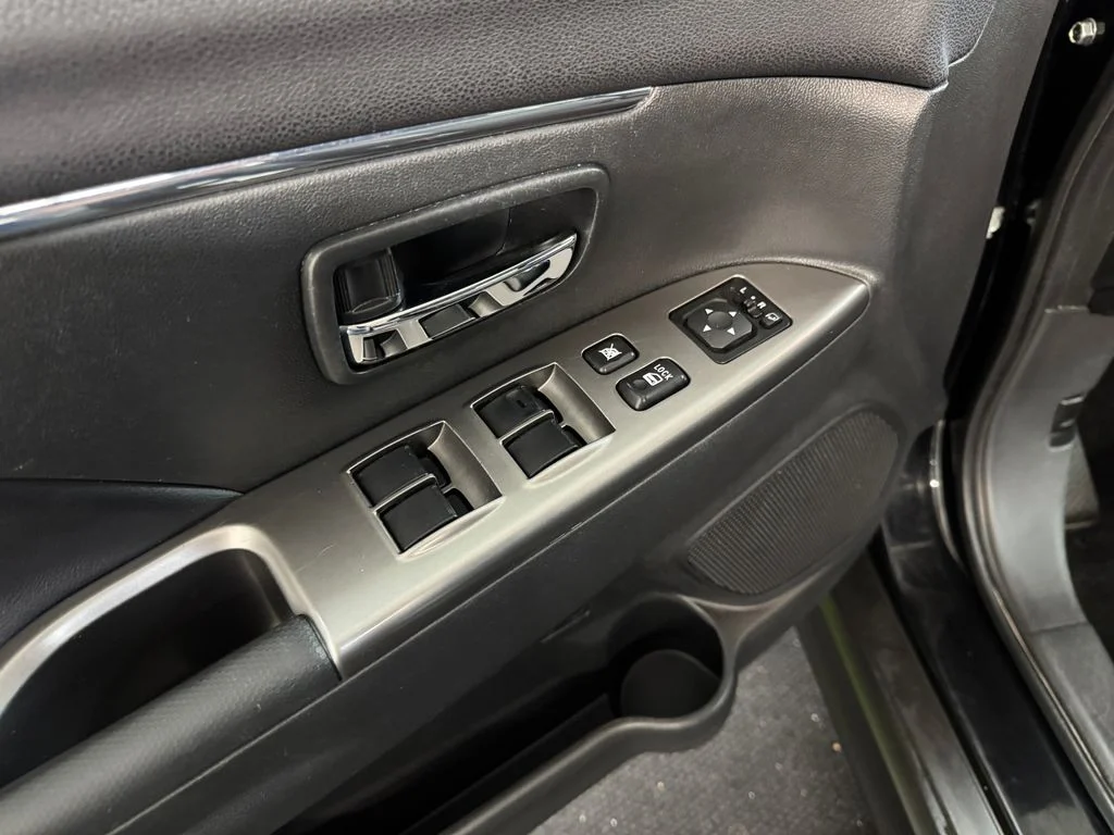 Used 2024 Black Mitsubishi 2.0 SE image 14