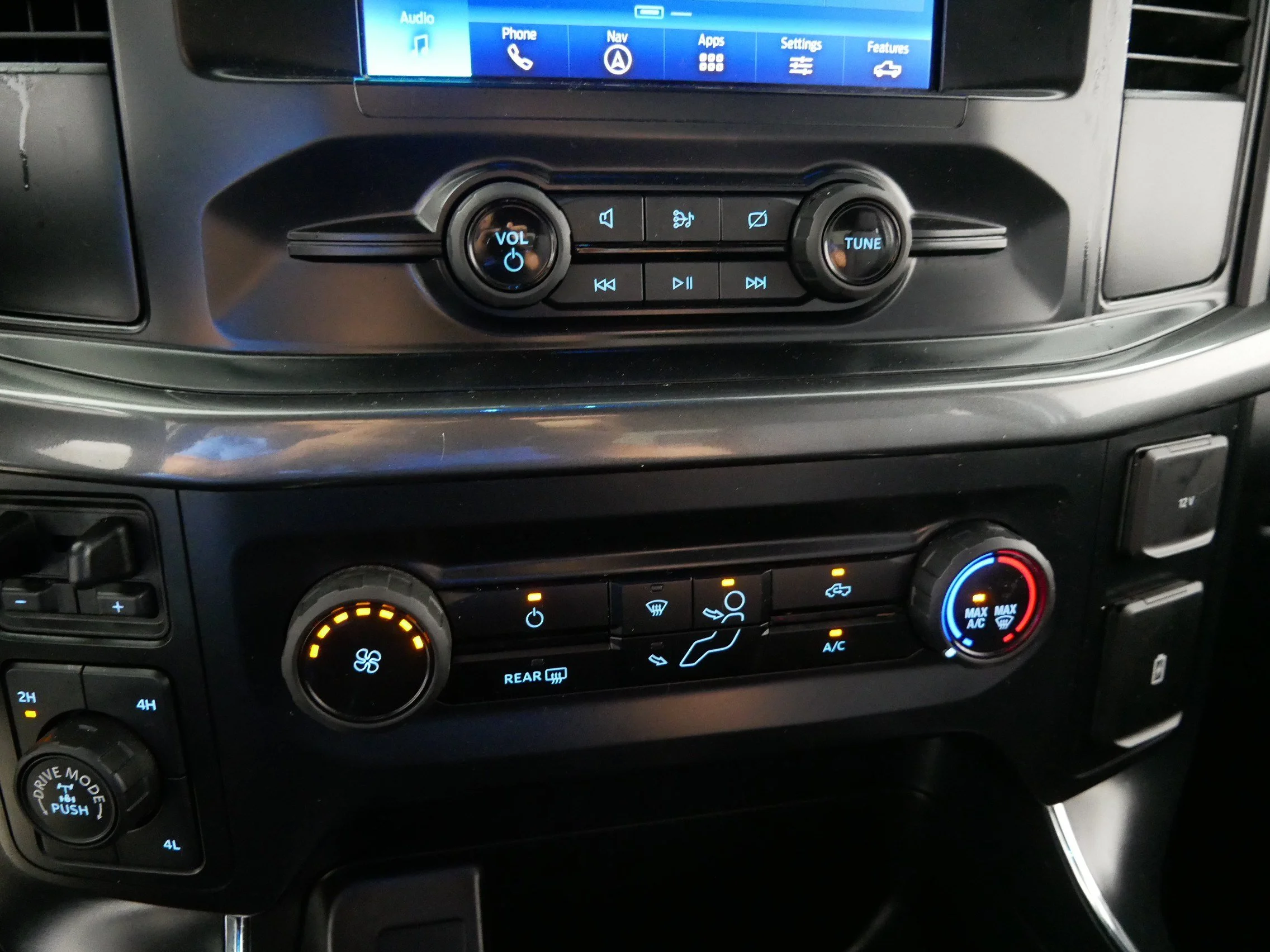 Used 2023 Agate Black Metallic Ford XLT image 23