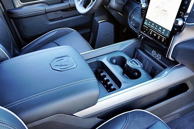 New 2026 Diamond Black Crystal Pearl-Coat Exterior Paint RAM Laramie image 17