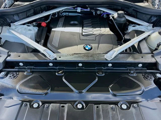 Used 2023 White BMW sDrive40i image 33