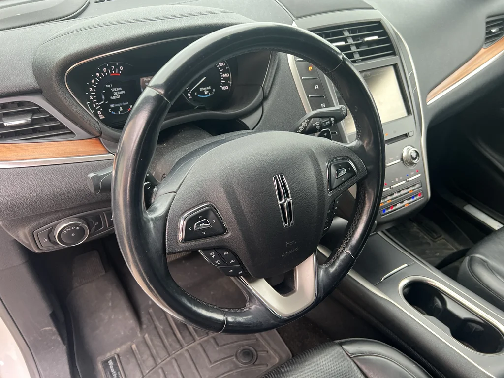 Used 2015 White Platinum Tri-Coat Metallic Lincoln Base image 12