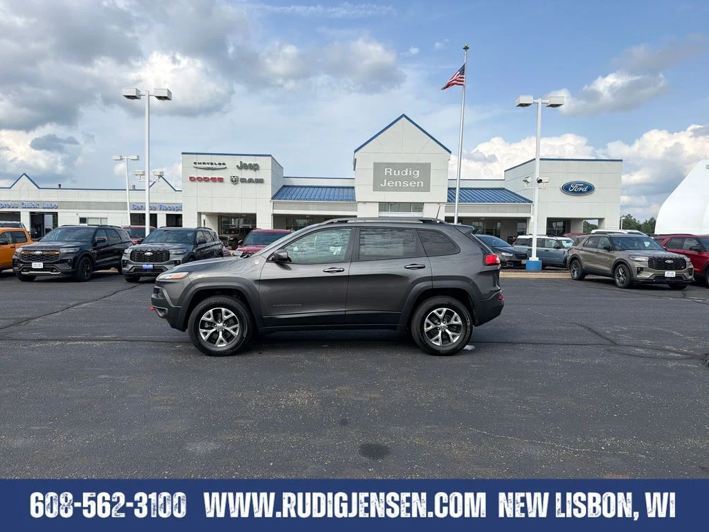 Used 2016 Gray Jeep Trailhawk image 2
