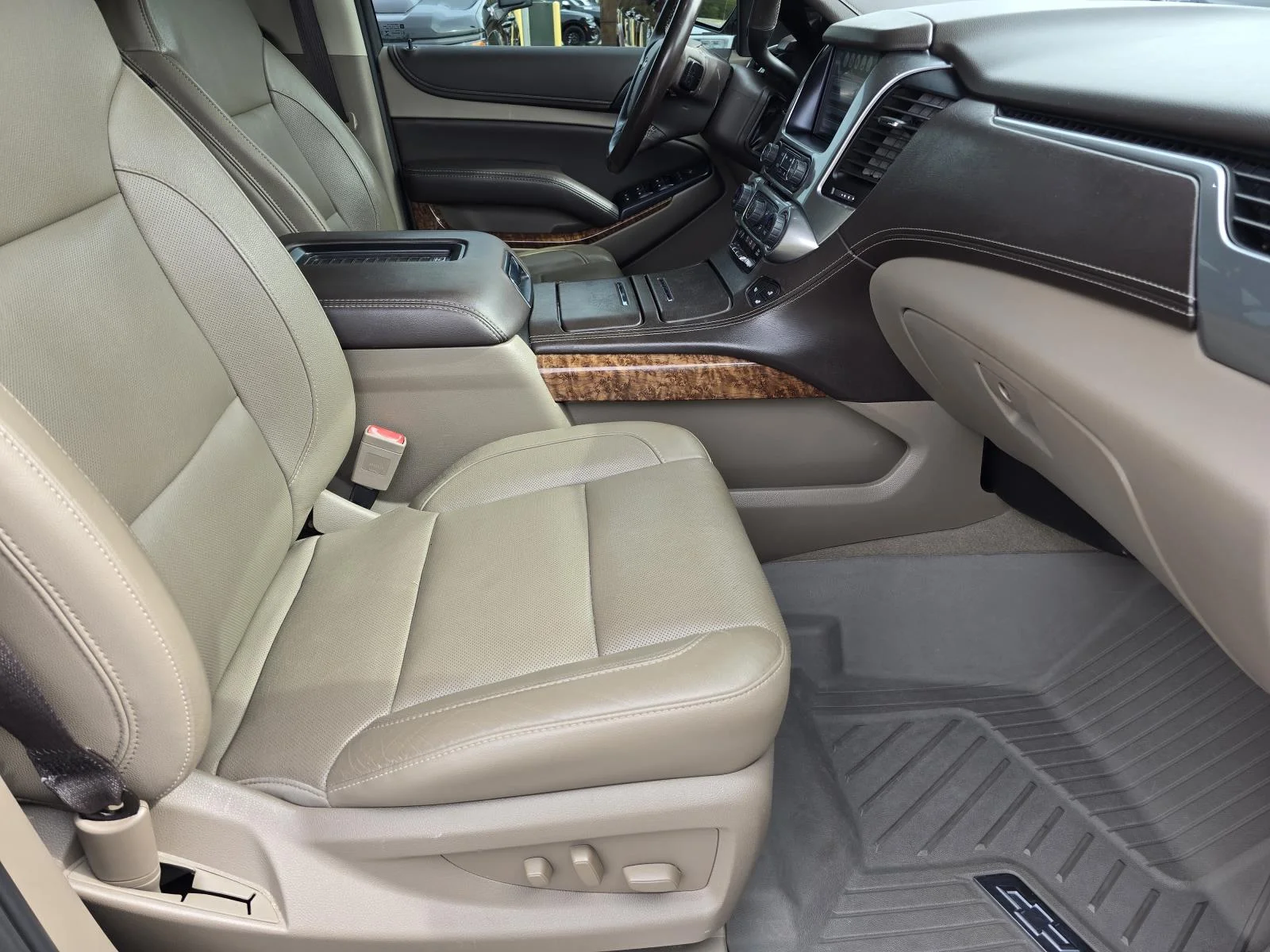 Used 2019 Iridescent Pearl Tricoat Chevrolet Premier image 20