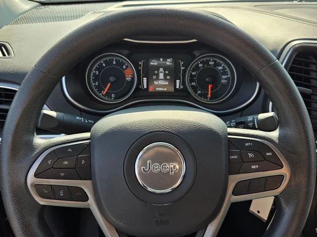 Used 2019 Silver Jeep Latitude image 26