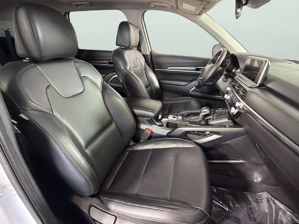 Used 2022 White Kia S image 38