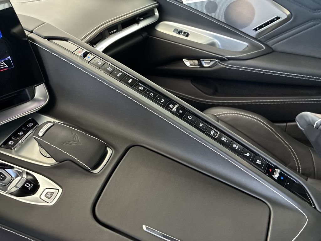 Used 2025 Black Chevrolet Z06 image 17