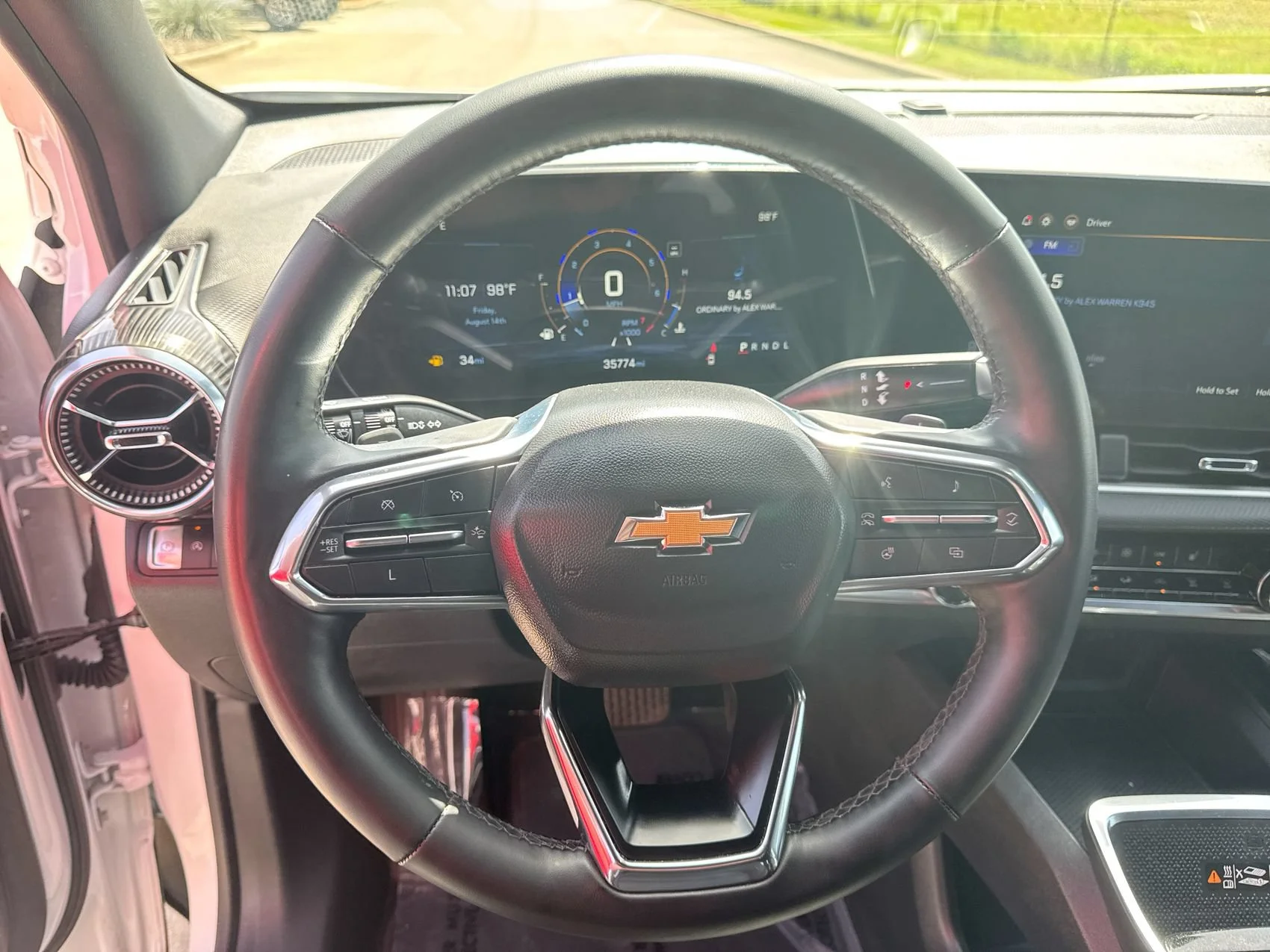 Used 2025 Summit White Chevrolet FWD LT image 14