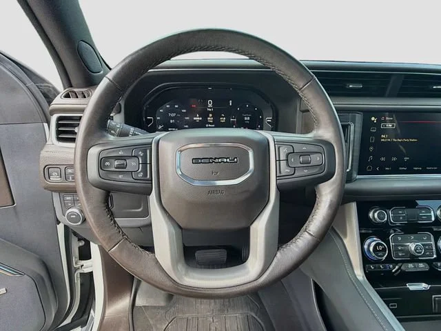 Used 2022 White Frost Tricoat GMC Denali image 41