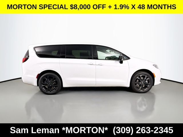New 2026 Bright White Clear-Coat Exterior Paint Chrysler Select image 8
