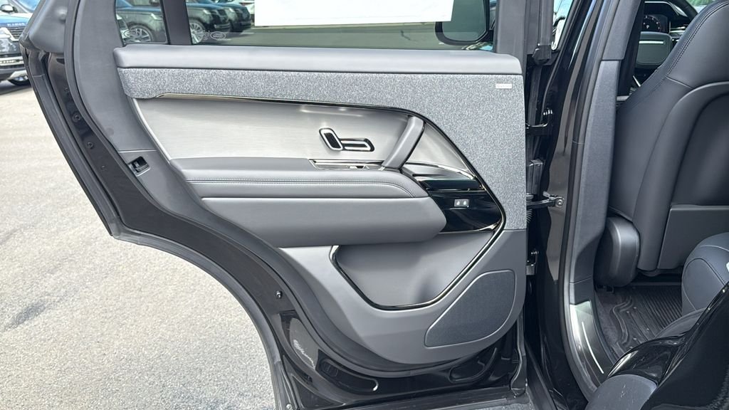 New 2026 Santorini Black LAND ROVER Dynamic SE image 22