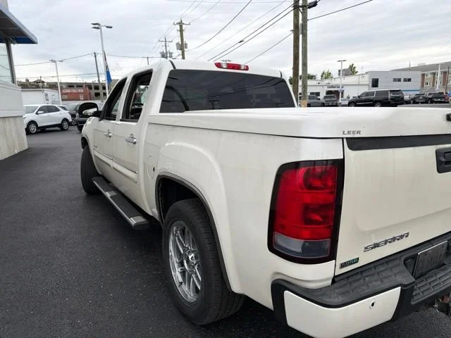Used 2011 WHITE DIAMOND TRICOAT GMC Denali image 3