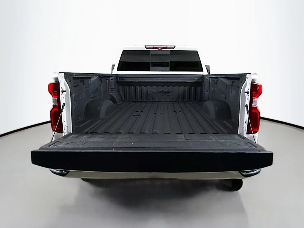 Used 2021 Iridescent Pearl Tricoat Chevrolet High Country image 24