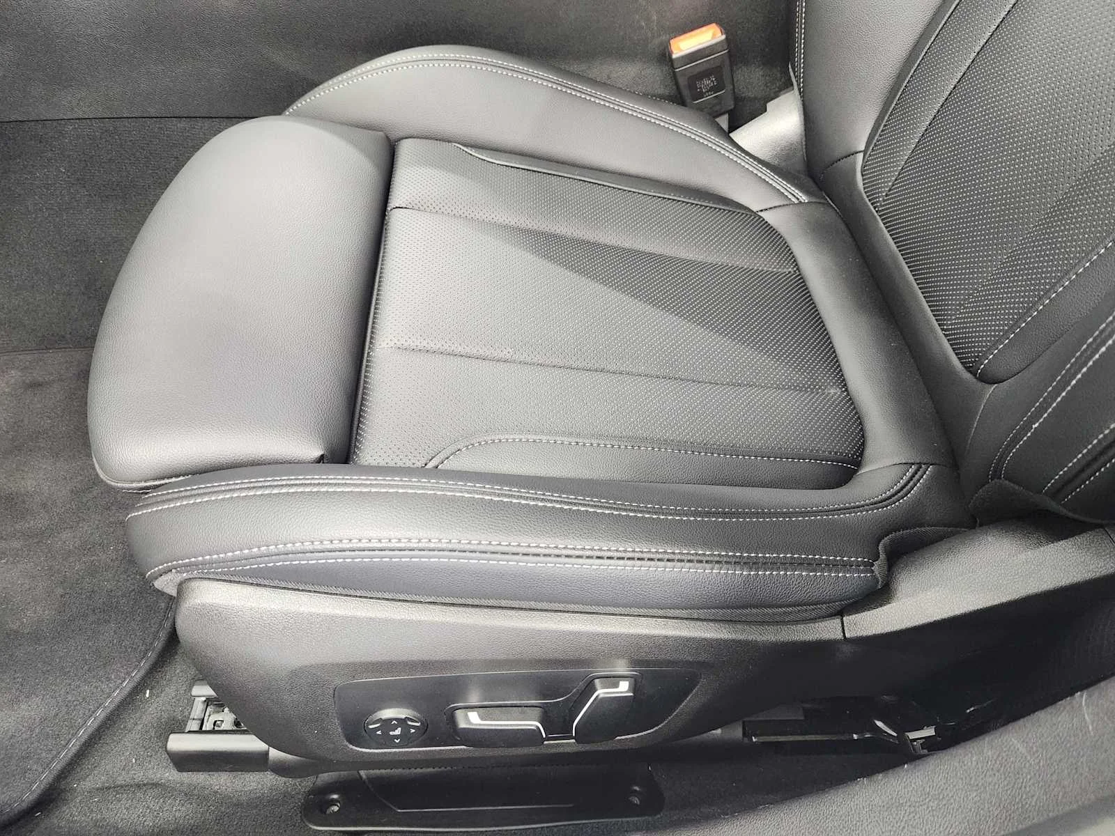 Certified Used 2025 Alpine White BMW 330i image 17
